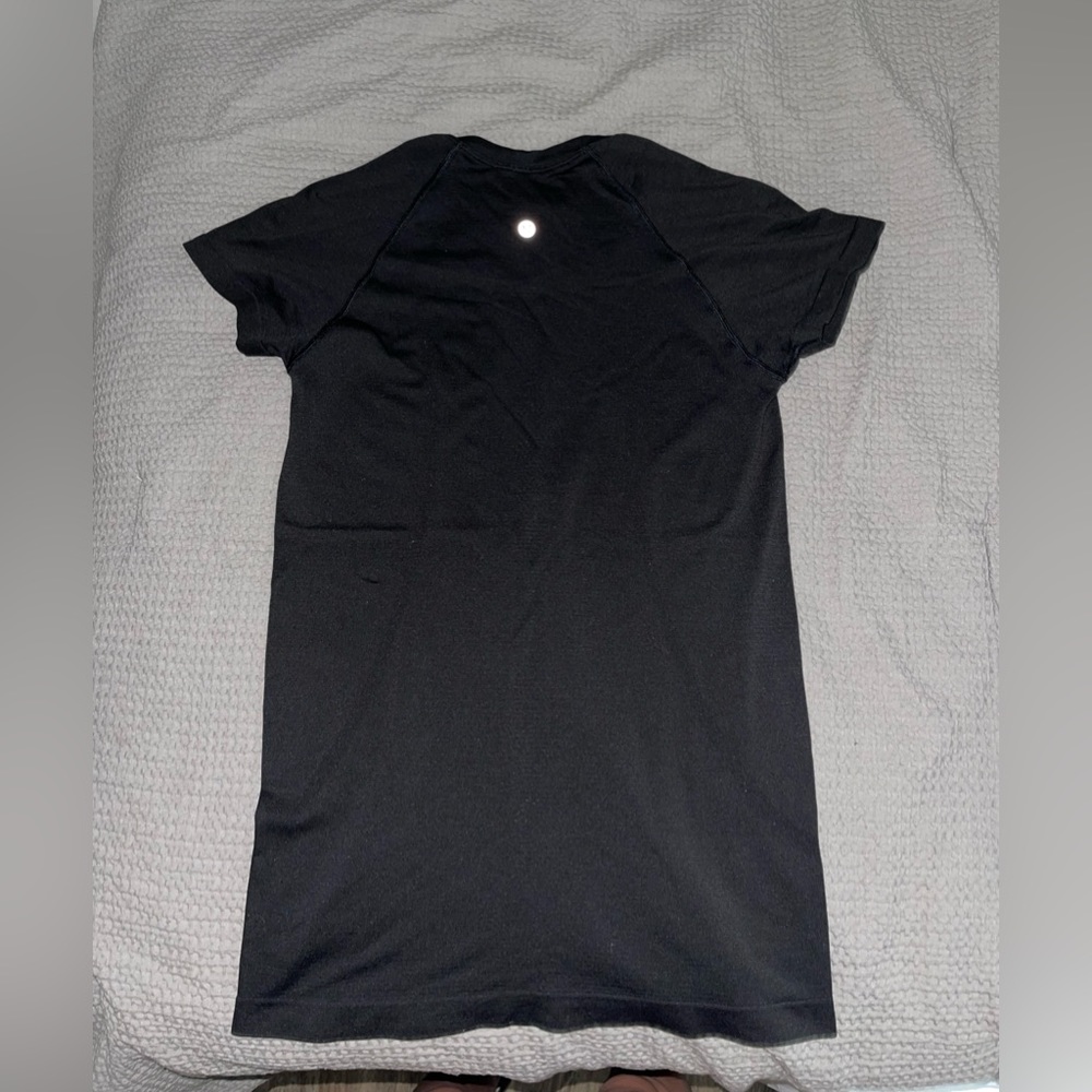 Lululemon black swiftly tech short sleeve size 6